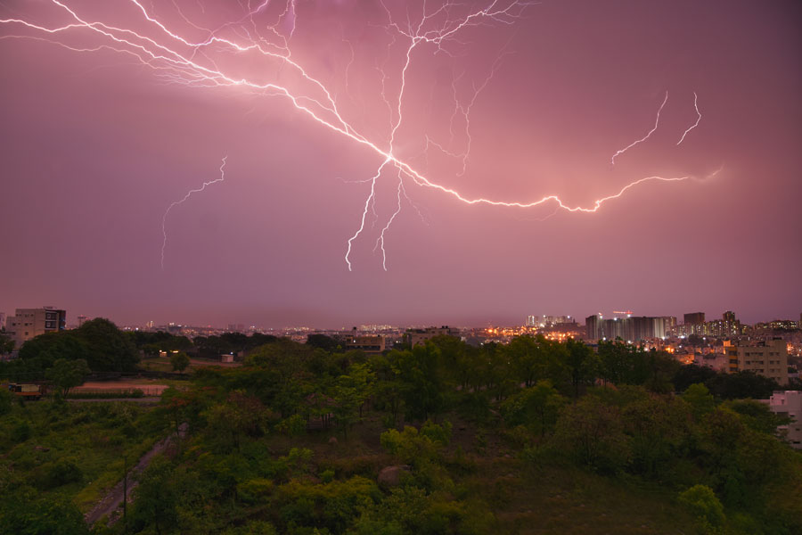 18 Tourists in India Instantly Killed by Bolt of Lightning While Taking Selfies on Tower