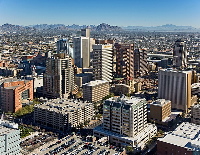 Phoenix-Arizona-Living-A-Deep-Dive-Into-Pros-And-Cons