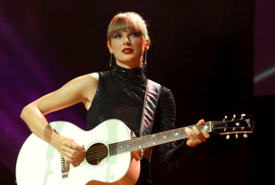 taylor-swift-inner-circle-reacts-new-york-times-speculation-her-sexuality