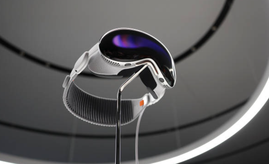 apple's-unspoken-victory-dominating-ces-headset-game-from-behind-the-scenes